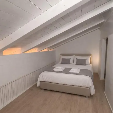 Apartment Attico 3 2 Bagni By Goldensuitesitaly *