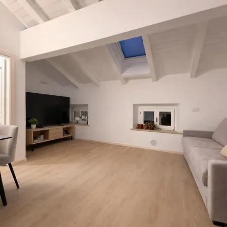 Attico 3 2 Bagni By Goldensuitesitaly Apartment Trento